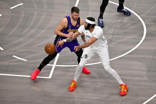 Stein：新賽季獨行俠與湖人第一次常規賽對決 在11月底的NBA杯上